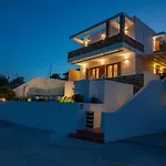 Дом отдыха Marelia - Seafront With Infinity Pool Мегас-Ялос-Нитес