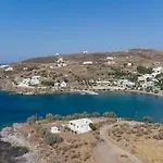 Дом отдыха Marelia - Seafront With Infinity Pool Мегас-Ялос-Нитес