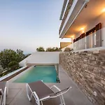 Дом отдыха Marelia - Seafront With Infinity Pool Мегас-Ялос-Нитес