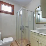 Дом отдыха Marelia - Seafront With Infinity Pool Мегас-Ялос-Нитес