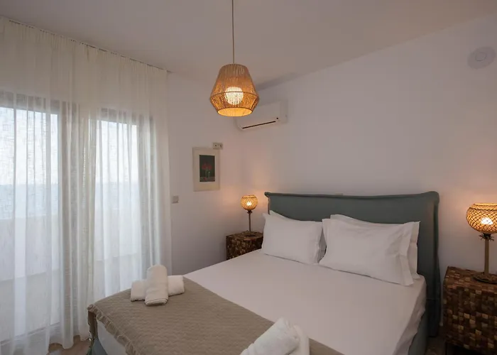 Marelia - Seafront With Infinity Pool *