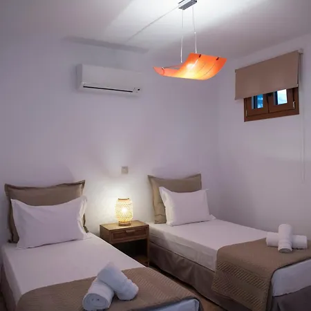 Marelia - Seafront With Infinity Pool *