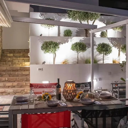 Marelia - Seafront With Infinity Pool