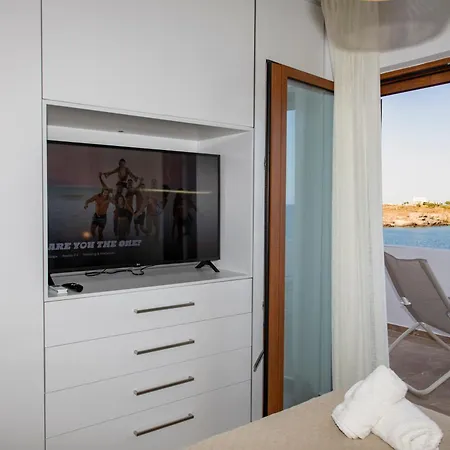 Nyaraló Marelia - Seafront With Infinity Pool *