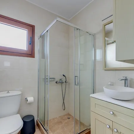 Nyaraló Marelia - Seafront With Infinity Pool