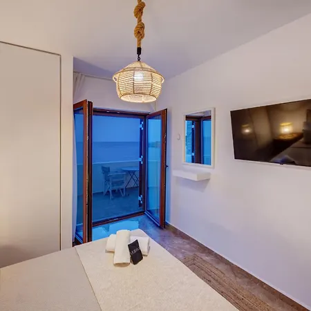 בית נופש Marelia - Seafront With Infinity Pool