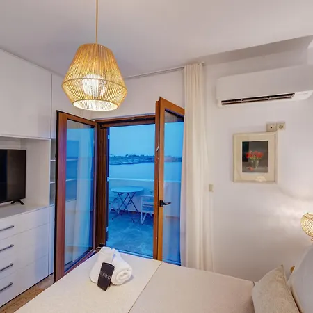 Marelia - Seafront With Infinity Pool *