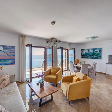 בית נופש Marelia - Seafront With Infinity Pool