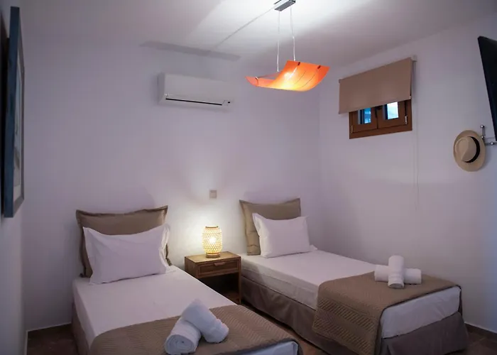 Marelia - Seafront With Infinity Pool *