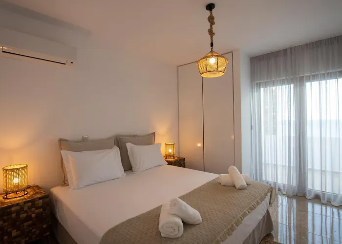 Marelia - Seafront With Infinity Pool Holiday home