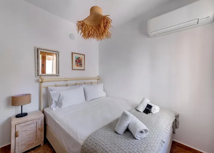 Marelia - Seafront With Infinity Pool